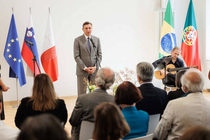 Predsednik Republike Slovenije Borut Pahor se je danes popoldan udeleil slovesnosti ob zaetku tudija portugalskega jezika in knjievnosti na Filozofski fakulteti Univerze v Ljubljani